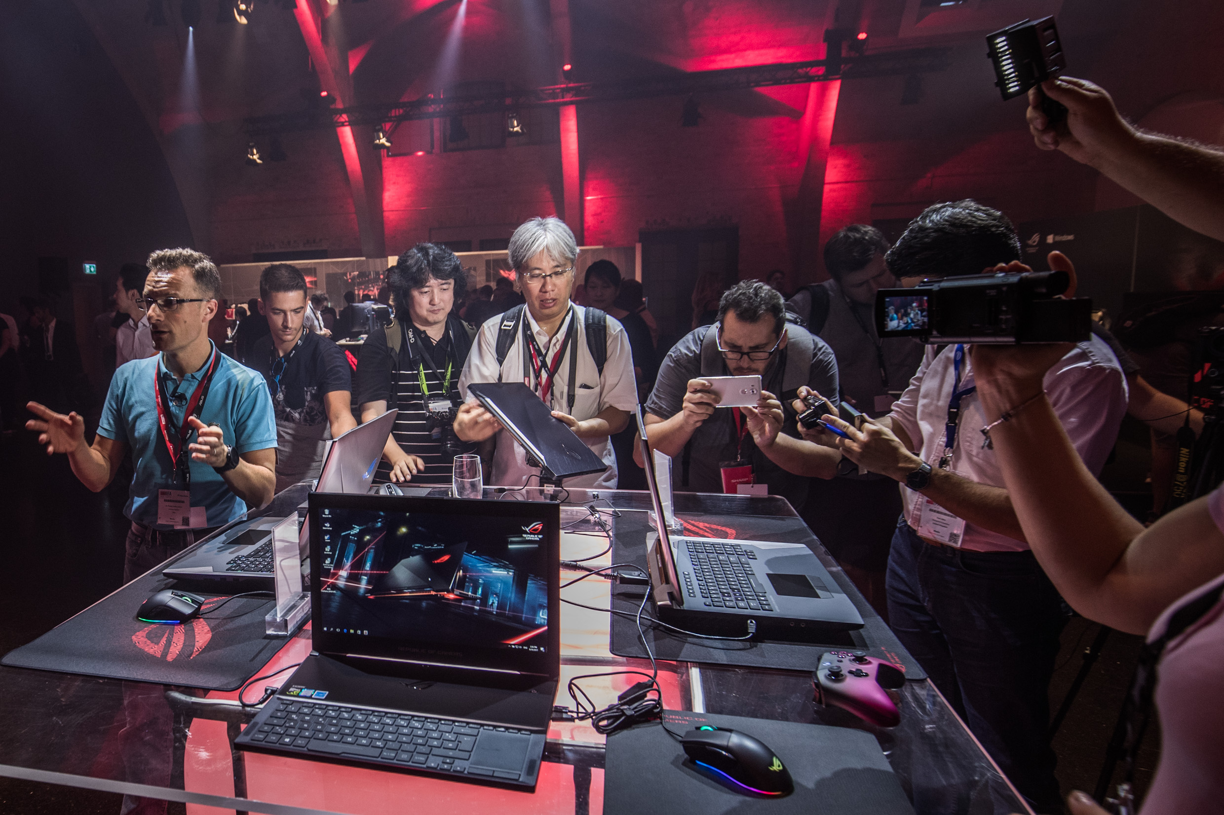 ASUS Republic of Gamers prezentuje kilkanaście nowych urządzeń dla graczy! - Vimarsana News