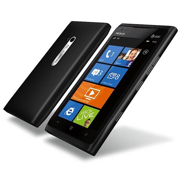 Na zdjęciu - Lumia 800, czyli aktualna generacja smartfonów Nokii. Czy nowe słuchawki będą lepsze?
