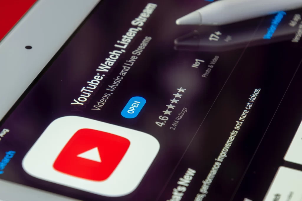 serwis YouTube na iPadzie
