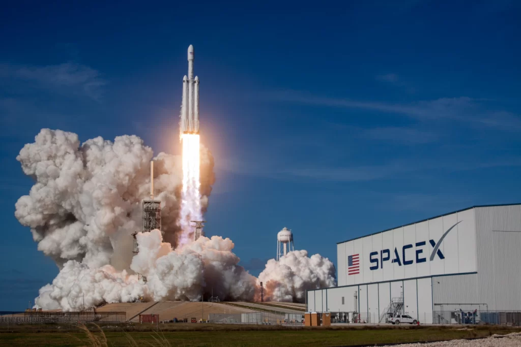 startujący Falcon 9