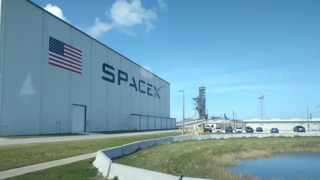 hangar SpaceX