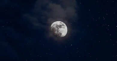 księżyc na nocnym niebie
