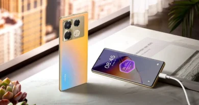 smartfon Infinix Note 40 Pro na stole