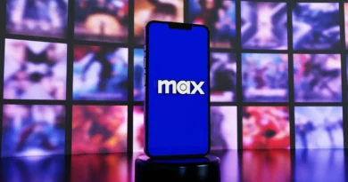 smartfon wyświetlający logo MAX