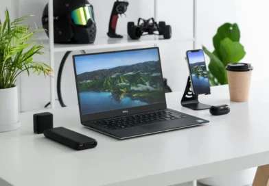 laptop Dell na biurku