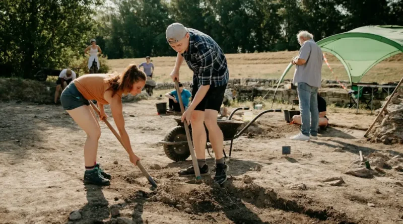 archeolodzy podczas pracy