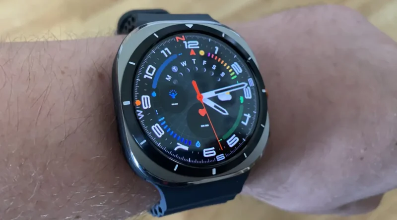 zegarek Samsung Galaxy Watch Ultra na nadgarstku