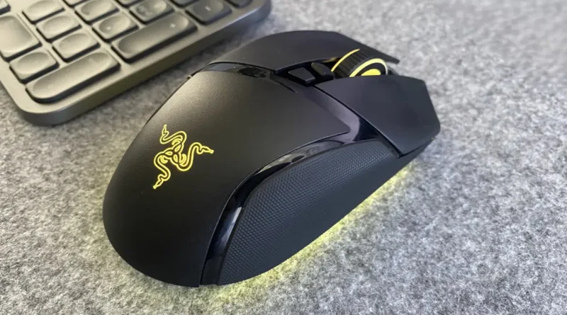 Razer Basilisk V3 Pro na biurku