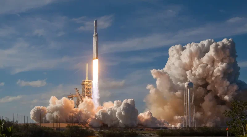 rakieta SpaceX podczas procedury startowej