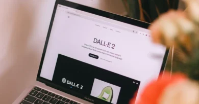 DALL-E na ekranie komputera
