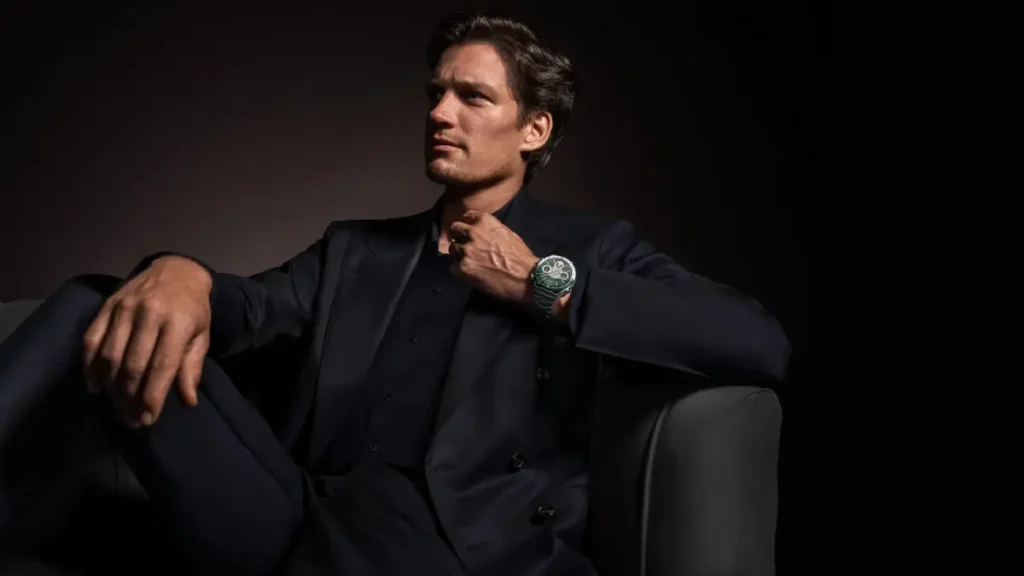 mężczyzna korzystający z zegarka HUAWEI WATCH Ultimate Green