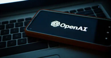 logo OpenAI na ekranie smartfonu