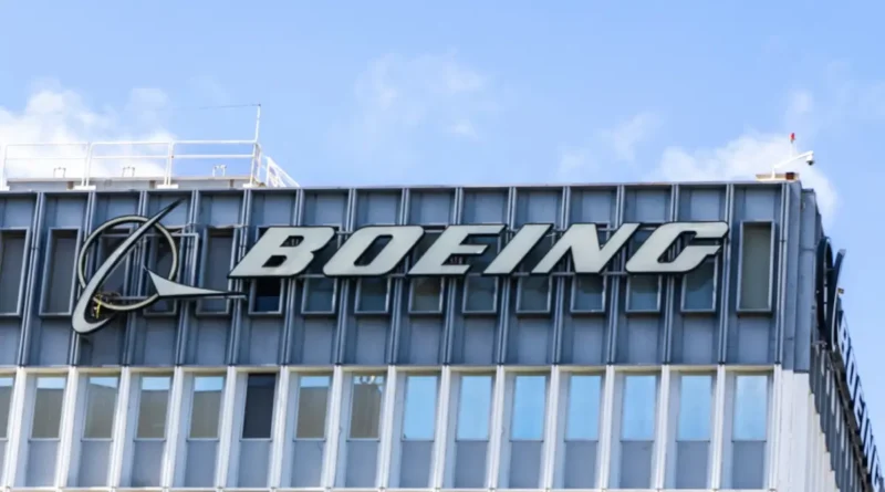 logo Boeing na biurowcu