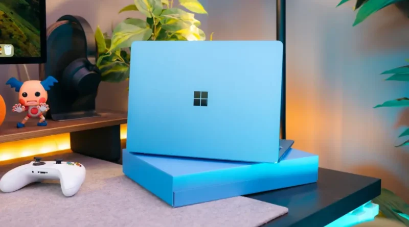 surface laptop na blacie