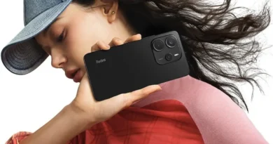 kobieta korzystająca z Redmi Note 14
