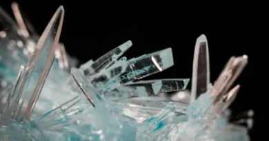 Przełomowe odkrycie. Światło zmienia chemię i fizykę w pojedynczych kryształach