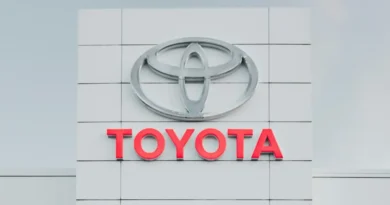 iPhone cyfrowym kluczykiem do Twojej Toyoty