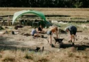 Starożytne gliniane kulki odnalezione w Azji przesuwają zegary historii o tysiące lat archeolodzy podczas pracy