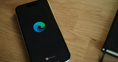 Microsoft testuje lokalną sztuczną inteligencję w Edge – integracja Phi-4 Mini zapowiada nową erę prywatności i wydajności?