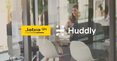 Rewolucja w wideokonferencjach? Jabra i Huddly łączą siły dla dużych sal spotkań!
