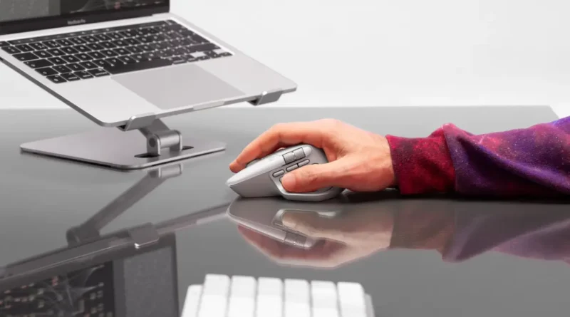 Logitech MX Master 4 na biurku