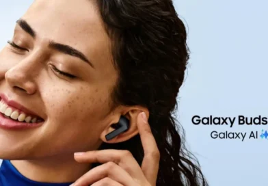 kobieta korzystająca ze słuchawek Samsung Galaxy Buds3 FE