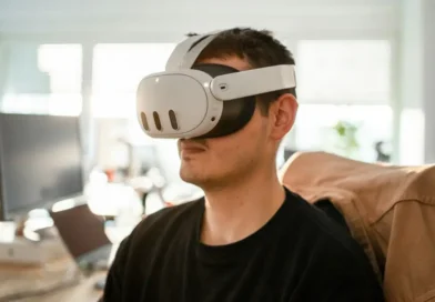 mężczyzna w goglach VR