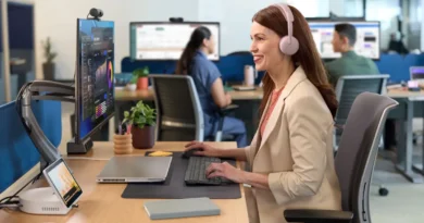Nowe słuchawki Logitech wyciszą biuro i pomogą w pełnej koncentracji – czy to koniec open space’owych rozpraszaczy?