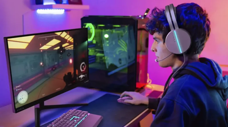 gracz korzystający z monitora Philips