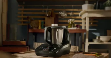 Monsieur Cuisine compactw ciemnej, nastrojowej kuchni