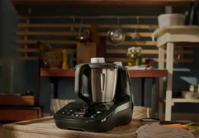 Monsieur Cuisine compactw ciemnej, nastrojowej kuchni