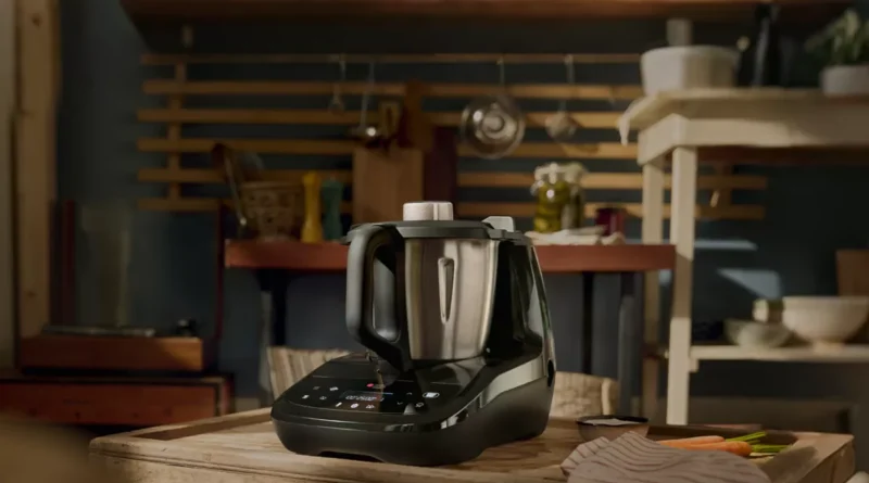 Monsieur Cuisine compactw ciemnej, nastrojowej kuchni