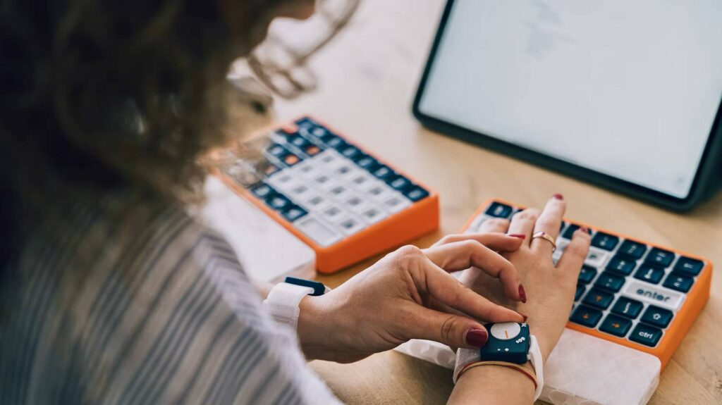 oncue to klawiatura dla osób cierpiących na chorobę parkinsona