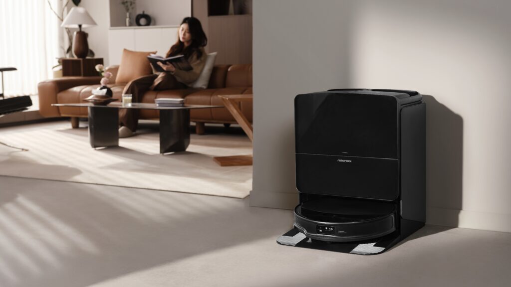 Roborock Saros 10R w stacji dokującej