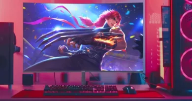 monitor AIWA na biurku