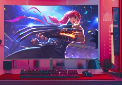 monitor AIWA na biurku