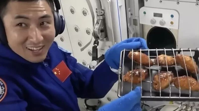 chiński piekarnik na stacji kosmicznej