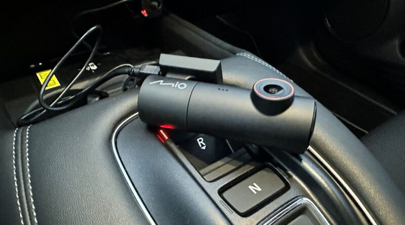 Wideorejestrator Mio MiVue J35 – jakość 2.5K zamknięta w minimalistycznej formie