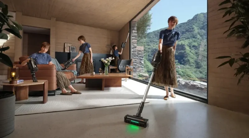 kobieta z odkurzaczem MOVA