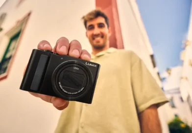 LUMIX TZ300 w ręku mężczyzny