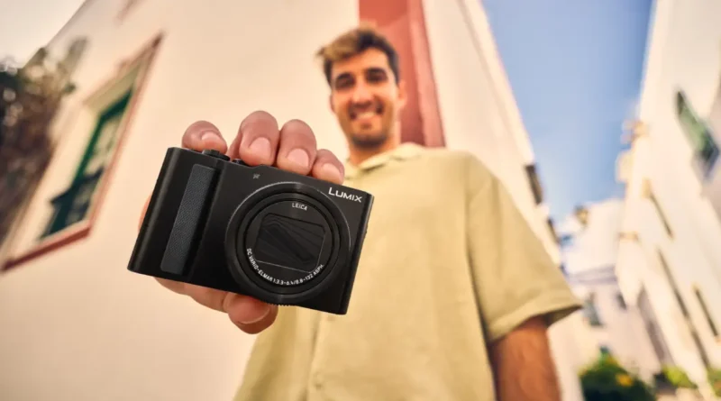 LUMIX TZ300 w ręku mężczyzny