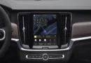 Volvo wprowadza największą aktualizację systemu w historii. Nowy interfejs Volvo Car UX trafi do 2,5 mln aut kokpit w samochodzie Volvo