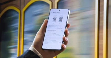 Europejczycy coraz częściej podglądają ekrany smartfonów w miejscach publicznych