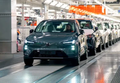 Volvo EX60 wchodzi do produkcji. Nowy elektryczny SUV zmienia strategię marki