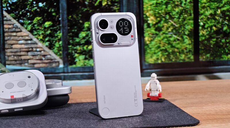 [NASZE WIDEO] Recenzja Nothing Phone (4a) Pro: Nikt im nie powiedział, że tak się nie robi