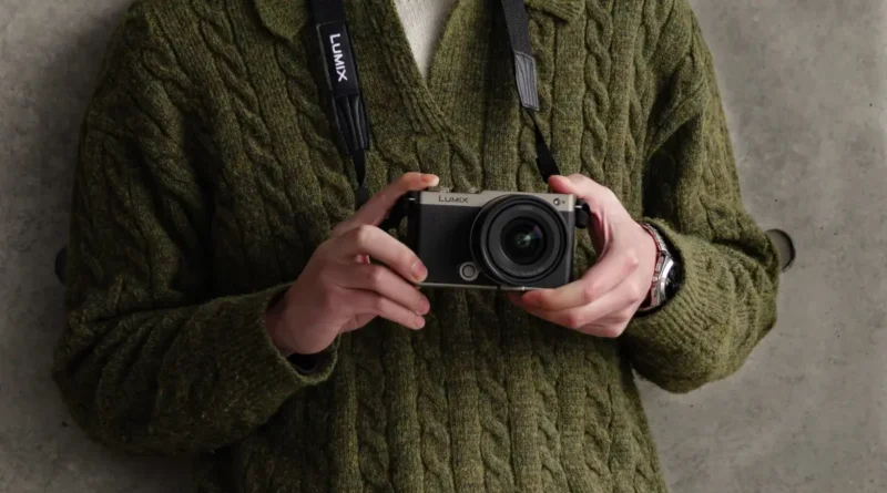 LUMIX S9 Black Titanium.