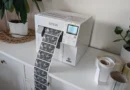 Epson ColorWorks C4000e. Czy własna minidrukarnia kolorowych etykiet ma sens?