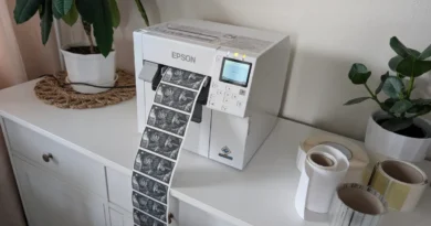 Epson ColorWorks C4000e. Czy własna minidrukarnia kolorowych etykiet ma sens?