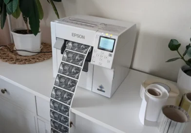 Epson ColorWorks C4000e. Czy własna minidrukarnia kolorowych etykiet ma sens?