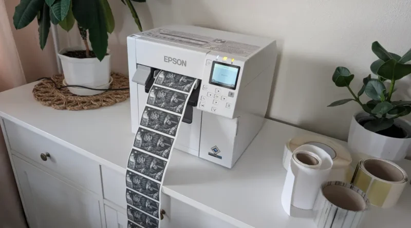 Epson ColorWorks C4000e. Czy własna minidrukarnia kolorowych etykiet ma sens?